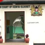 Uasin Gishu : Le tribunal libère l'homme qui a battu sa mère par téléphone portable après qu'elle ait plaidé devant le tribunal