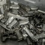 Au moins 100 armes à feu saisies auprès de la société de sécurité de Soweto pour non-conformité présumée