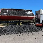 Deux ressortissants zimbabwéens arrêtés alors que la police intercepte des cigarettes de contrebande d'une valeur de 2 millions de rands dans un camion de charbon
