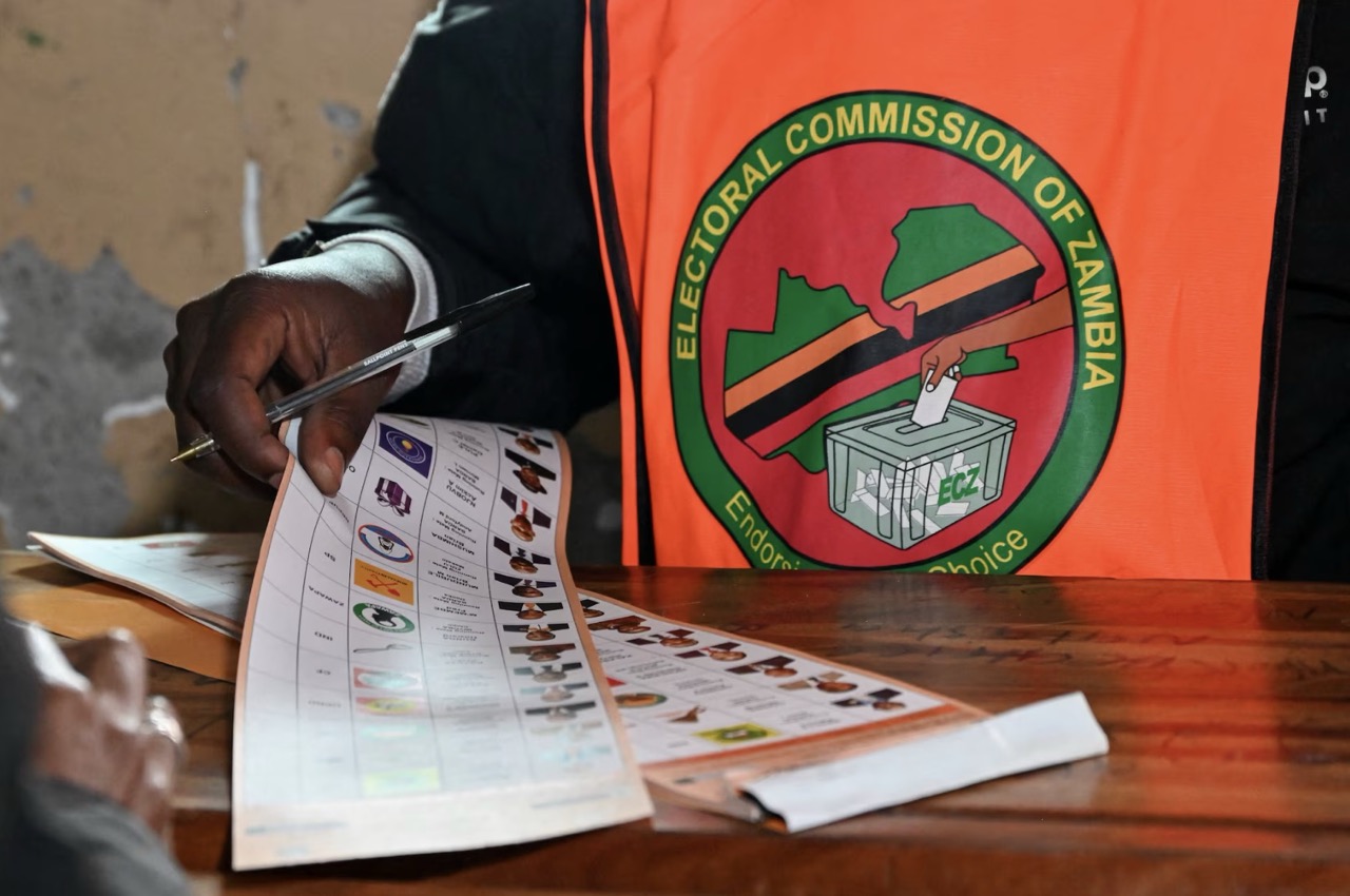 La Zambie vote aux élections en faveur du président sortant Hichilema