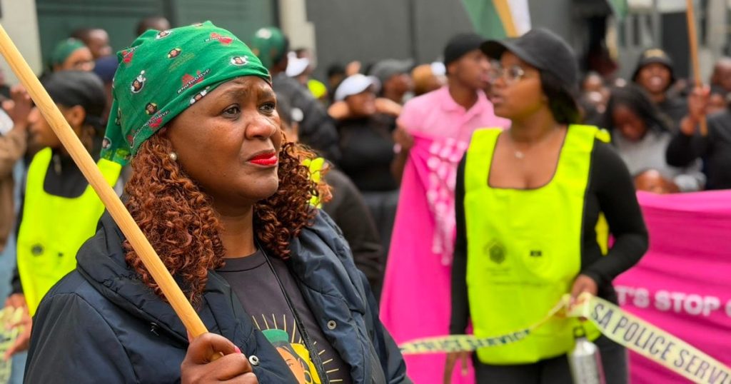 La marche commémorative du Cap rend hommage à Uyinene Mrwetyana sept ans plus tard