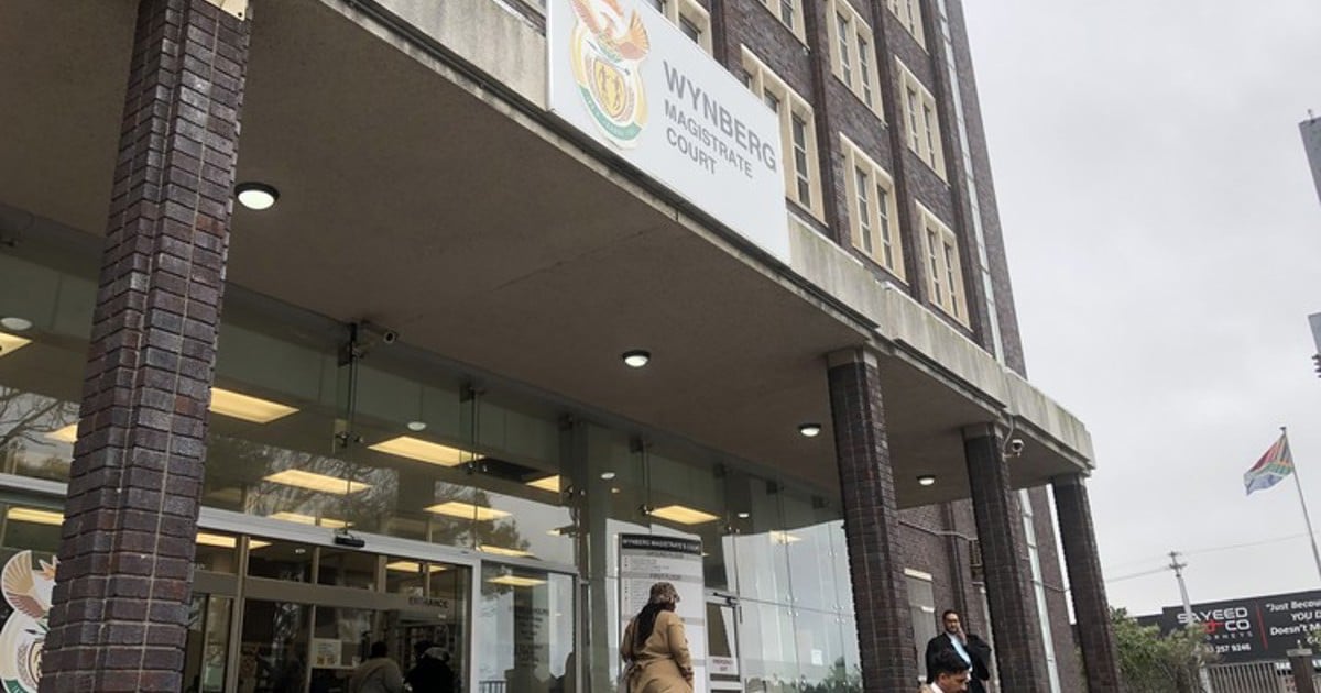 L'affaire des tortures policières reportée après la non-présentation de l'avocat du policier