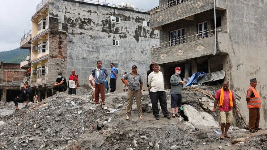 Le bilan des inondations à la frontière entre le Népal et la Chine s'élève à 919 morts et près de 4 800 disparus