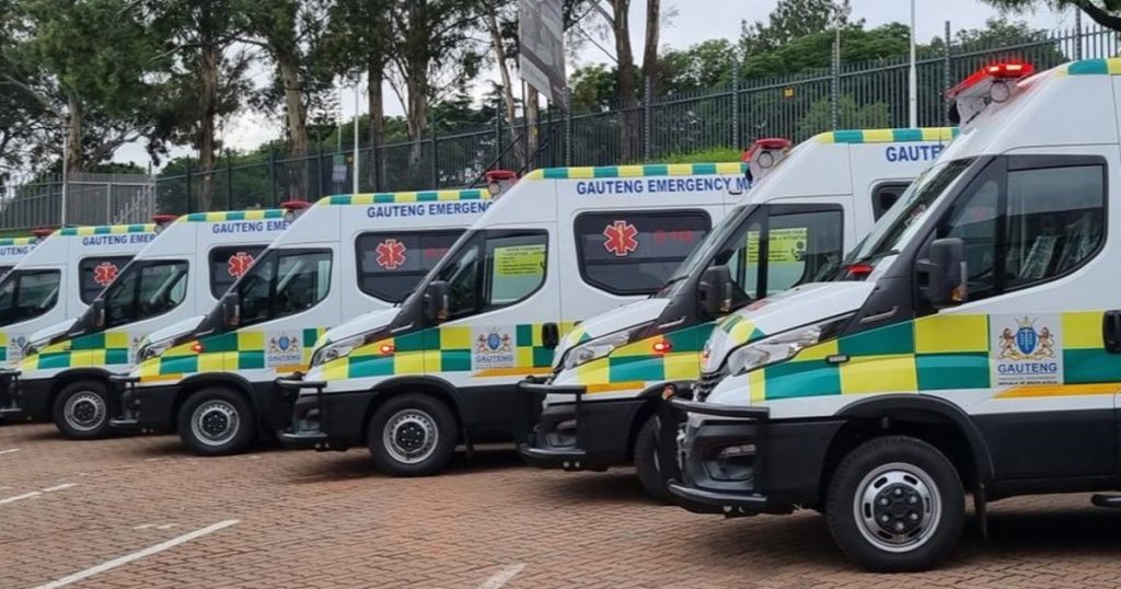 Les ambulanciers paramédicaux indemnes après l'attaque d'une ambulance et une balle tirée sur la N1 à Pretoria