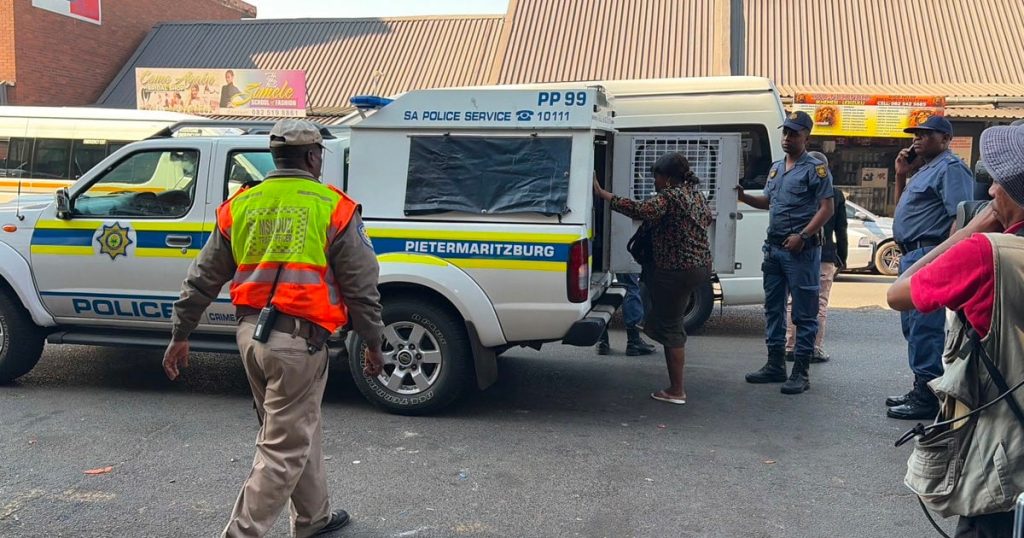 Raids de conformité au CBD de Pietermaritzburg : la police effectue plus de 30 arrestations