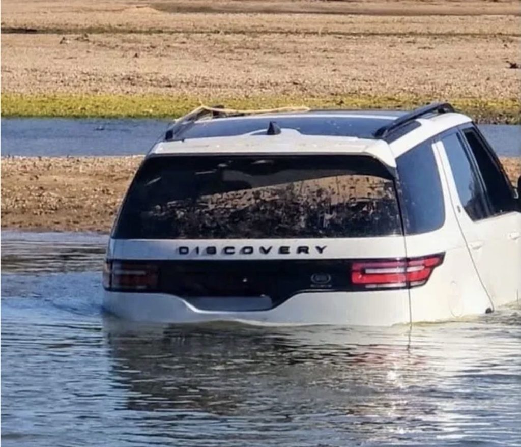 Répression à la frontière de Beitbridge : un Range Rover de 1,3 million de rands et des cigarettes illicites de 2,3 millions de rands saisies dans le Limpopo