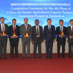 Des experts chinois honorés pour leurs contributions à l'agriculture du Zimbabwe