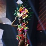 L'ancienne Miss Univers Jamaïque poursuit l'organisation du concours après être tombée sur scène