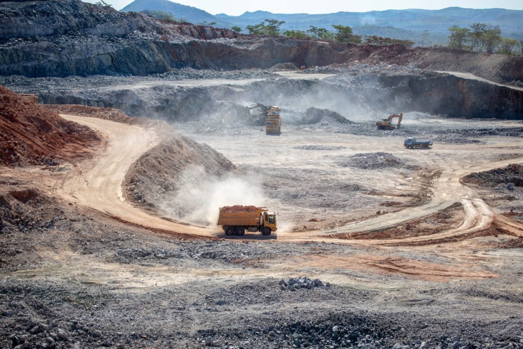 Le Zimbabwe suspend ses exportations d'antimoine et de tungstène pour poursuivre sa transformation