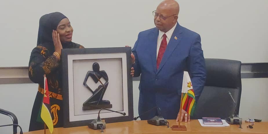 Les parlements du Zimbabwe et du Mozambique signent un protocole d'accord pour promouvoir l'indépendance économique