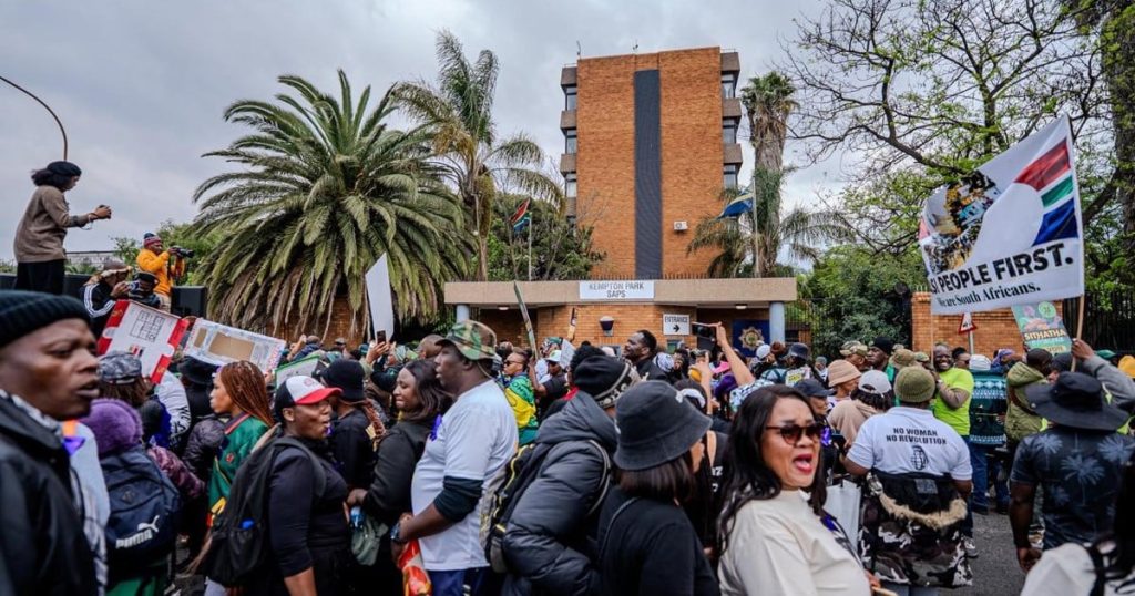 Meurtres d'Ekurhuleni : le haut policier Senthumule assure que la police des députés fait des progrès
