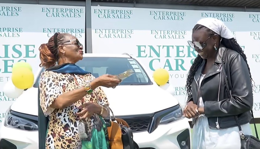 Selmor Mtukudzi et sa belle-mère Daisy se réunissent pour un cadeau Chivayo