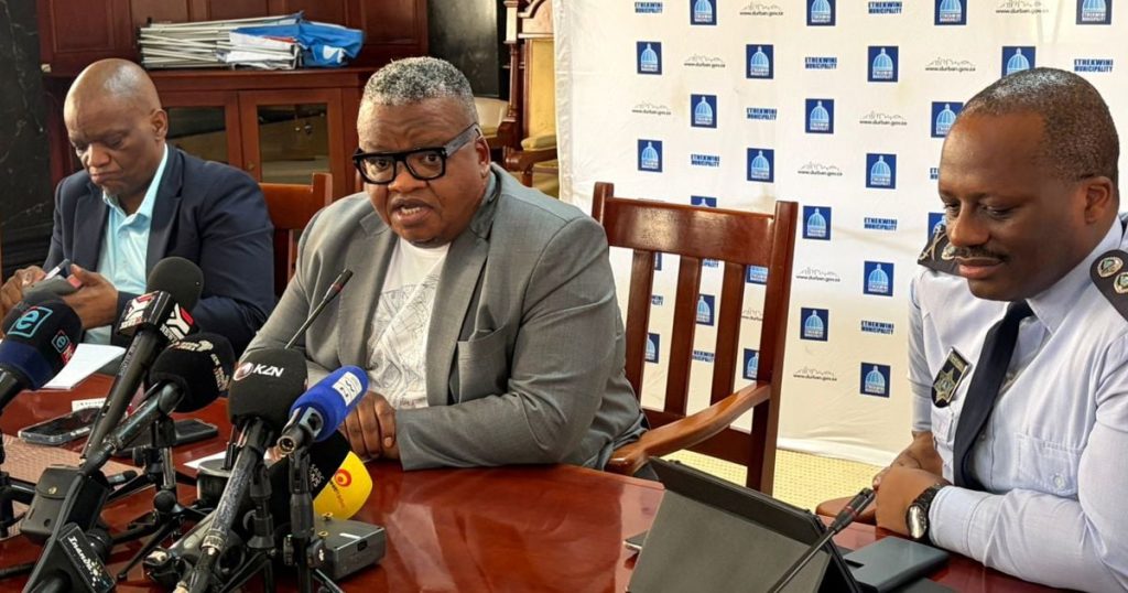 Un employé de la police du métro d'eThekwini poursuivi pour arnaque à la vente d'emplois à 420 000 rands
