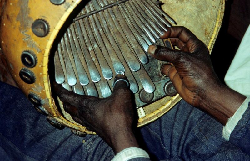 Un festival zimbabwéen célèbre la musique traditionnelle mbira