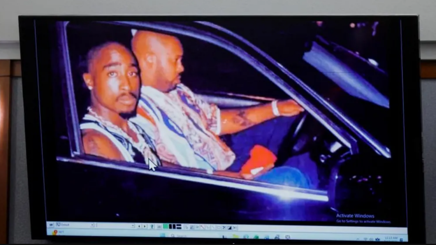 Une photo de 1996 du rappeur Tupac Shakur (à gauche) et Marion "Suge" Chevalier exposé lors du procès pour meurtre