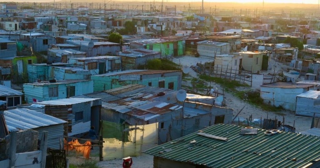 La ville du Cap accuse les réductions du financement national d'être à l'origine du retard dans la fourniture de logements abordables