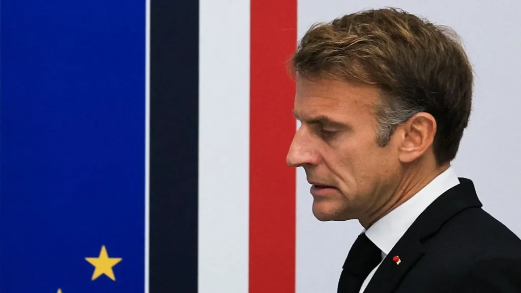 Le gouvernement français sous pression après un week-end de violence généralisée