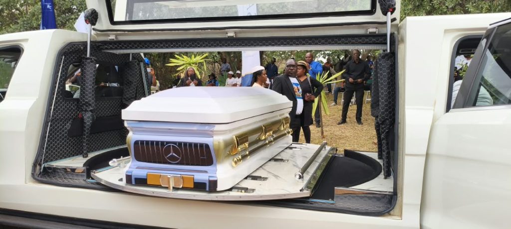 Même le chêne le plus puissant tombe : Chivayo enterré dans un éclat d'opulence