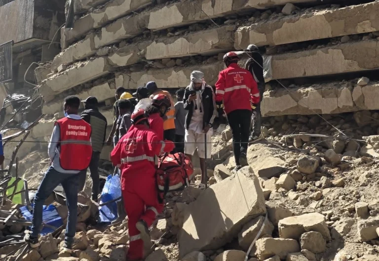 Plusieurs personnes portées disparues après l'effondrement d'un immeuble à plusieurs étages au Kenya