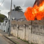 Trois maisons et une moto incendiées à Umbilo au milieu de manifestations volatiles contre l'immigration illégale à Durban